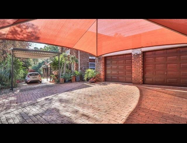6 BEDROOM HOUSE FOR SALE IN WATERKLOOF RIDGE